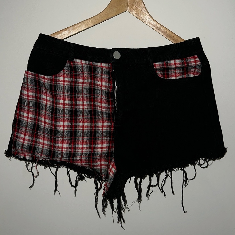 Frayed Hem Plaid Shorts
